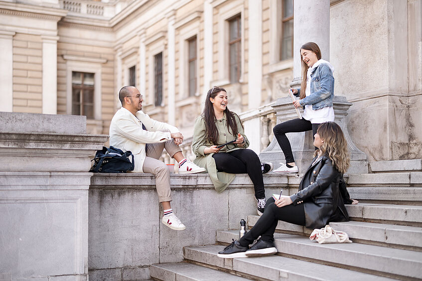 Students in front of the main building of the university of Vienna